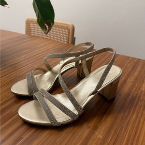 Naturalizer Vanessa Sandal (Champagne)
